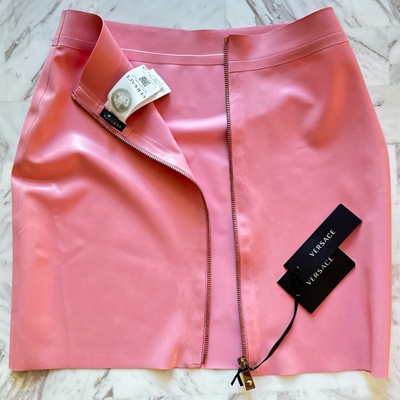 Versace Latex Mini Skirt in Rosa - Picture 5 of 7